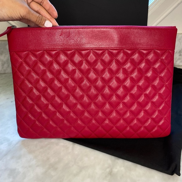 CHANEL Quilted Large Cosmetic Case “O Case”, NEW - Picture 3 of 4